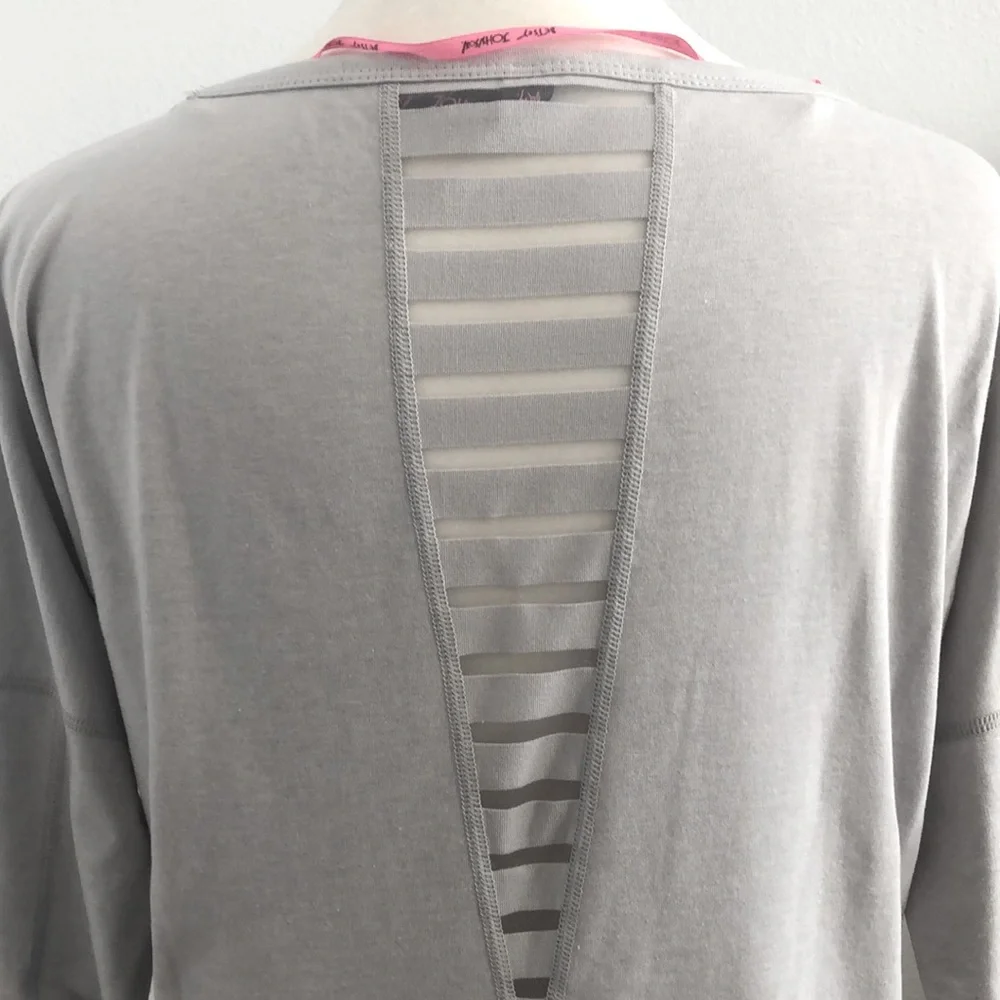 Betsy Johnson light gray long sleeve comfy shirt with lots of detail. Sz XS.EUC - Picture 7 of 10